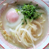 すがきやラーメンの目玉焼きのせ